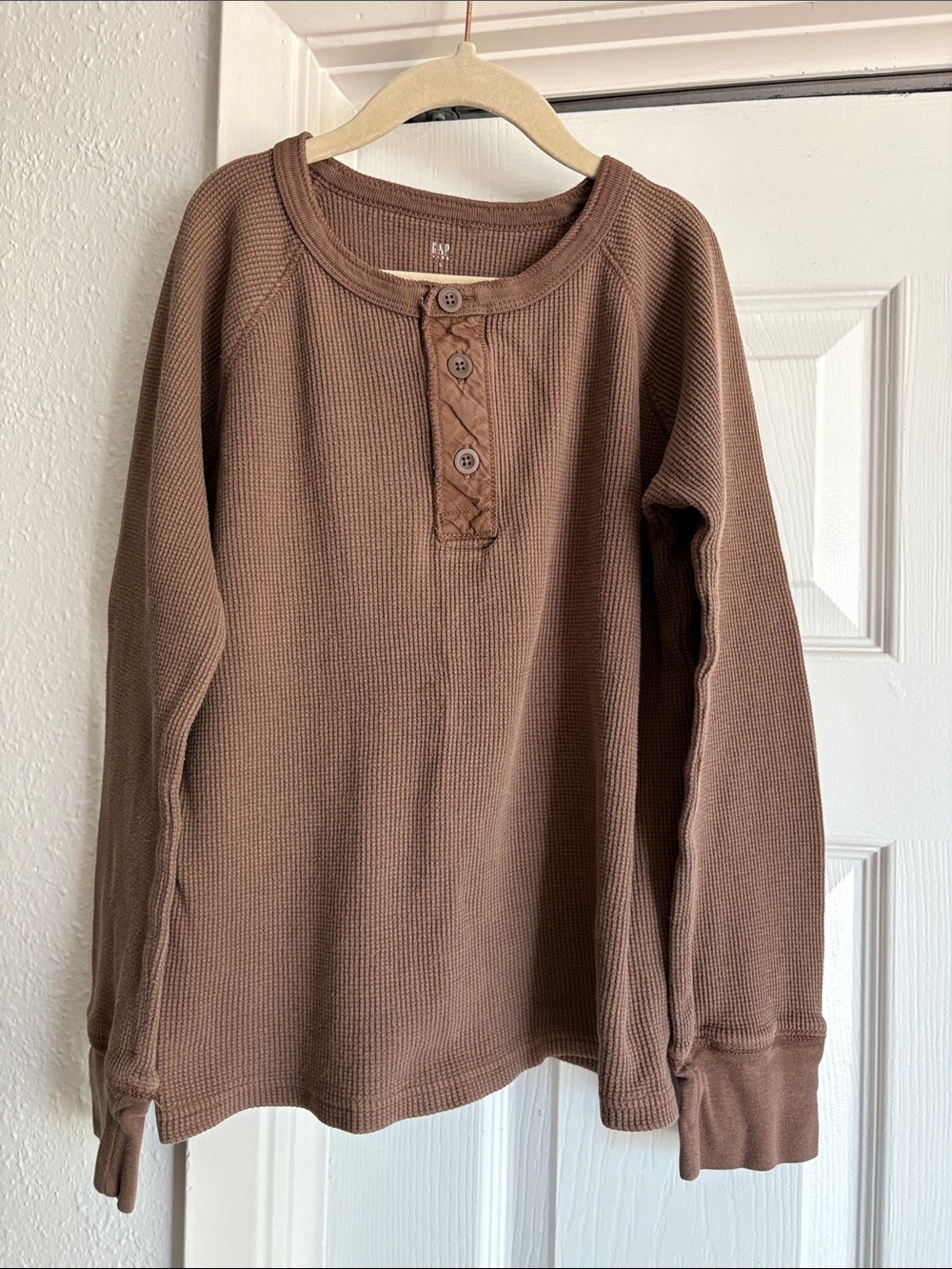 Gap Kids Ribbed Waffle-Knit Henley in Borwn